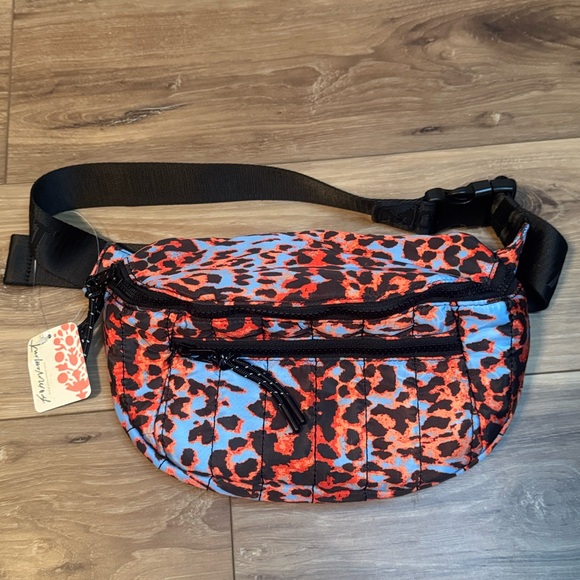 Free People movement NWT animal print Quilted Print Sling Bag - Picture 2 of 8
